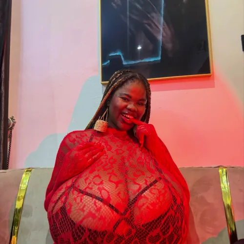 Queen Chi @chiomalovv