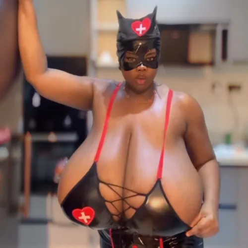 Queen Chi @chiomlovv